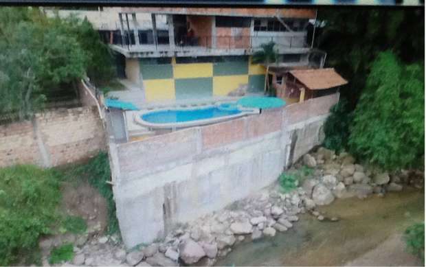 vivienda counstruida en faja marginal del río shilcayo