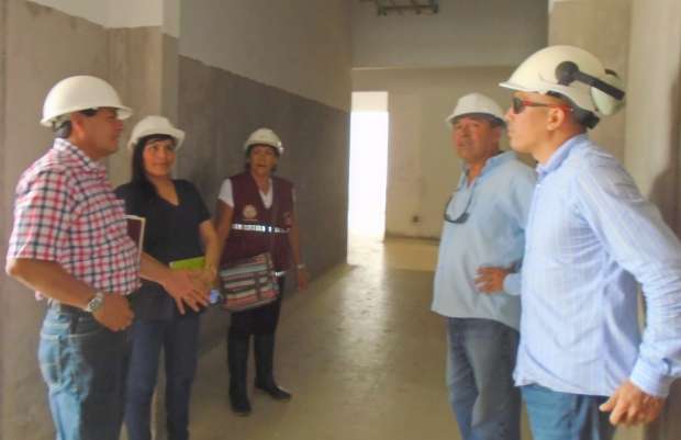 Autoridades supervisan avance de obra del hospital de Saposoa - Diario Voces