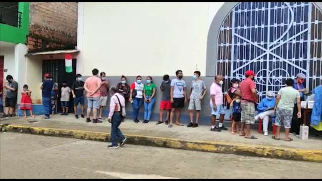  Desorganización en vacunatorio en el frontis de la Iglesia de La Banda de Shilcayo