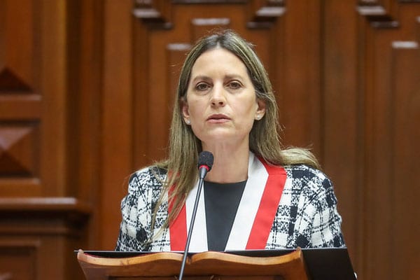 Presidenta del Congreso María del Carmen llega a San Martin - Diario Voces